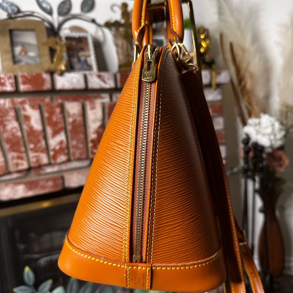Louis Vuitton Alma PM Epi Leather Cognac w/‎ Strap & Lock(no key) - Picture 4 of 16